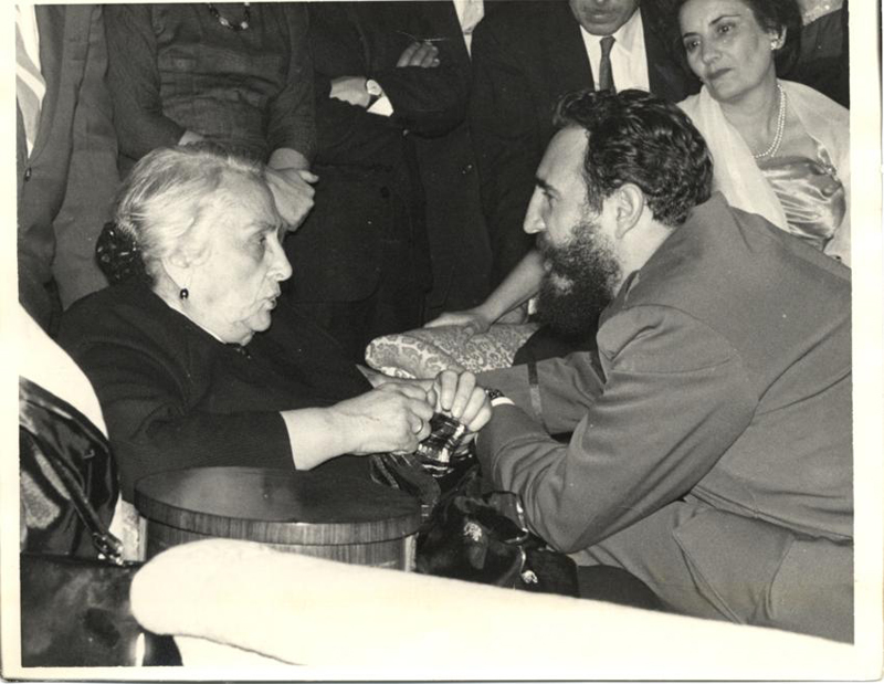 Dolores Ibárruri y Fidel Castro. Cuba, 1963.